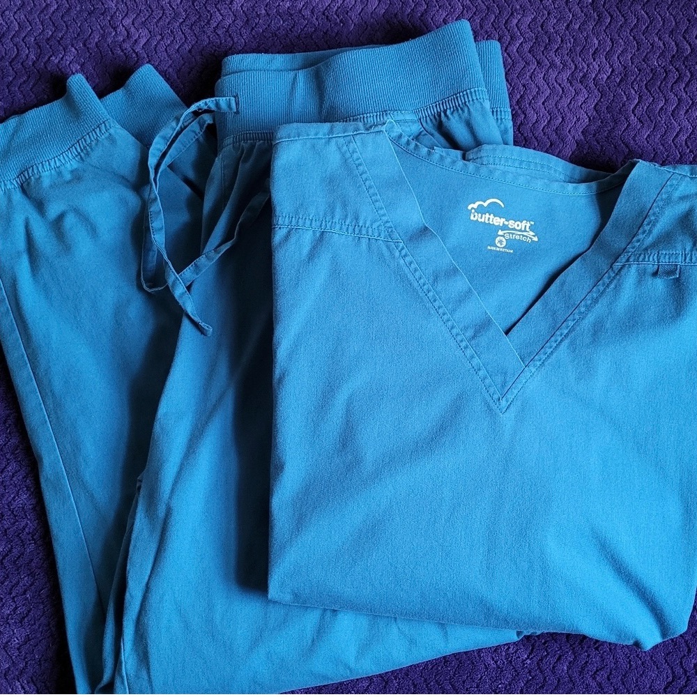 UA Butter-Soft Stretch scrub set size XL